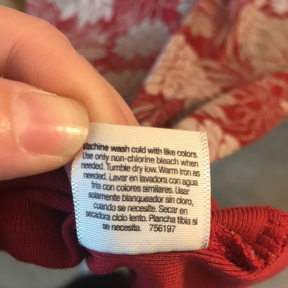 St. Johns Bay Red Floral Print T-Shirt Blouse Crewneck Size XL - Picture 5 of 6